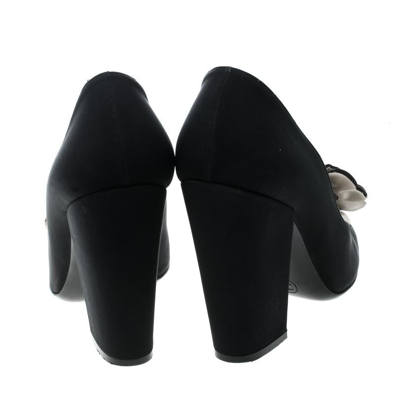 Chanel Black Satin Camellia Embellished Block Heel Pumps Size 39.5 In Good Condition In Dubai, Al Qouz 2