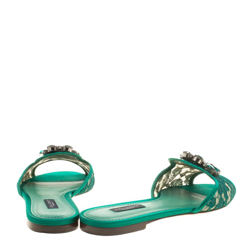 Dolce and Gabbana Green Lace Sofia Crystal Embellished Slides Size 38.5 In Good Condition In Dubai, Al Qouz 2