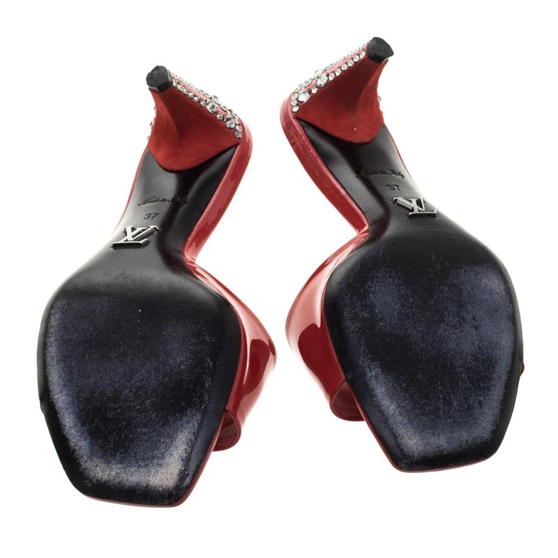 Louis Vuitton Red Patent Leather Slides Sandals Size 37 In Good Condition In Dubai, Al Qouz 2