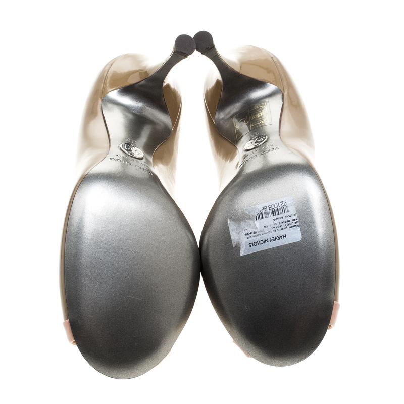 Dolce & Gabbana Two Tone Leather Peep Toe Pumps Size 38 In New Condition In Dubai, Al Qouz 2