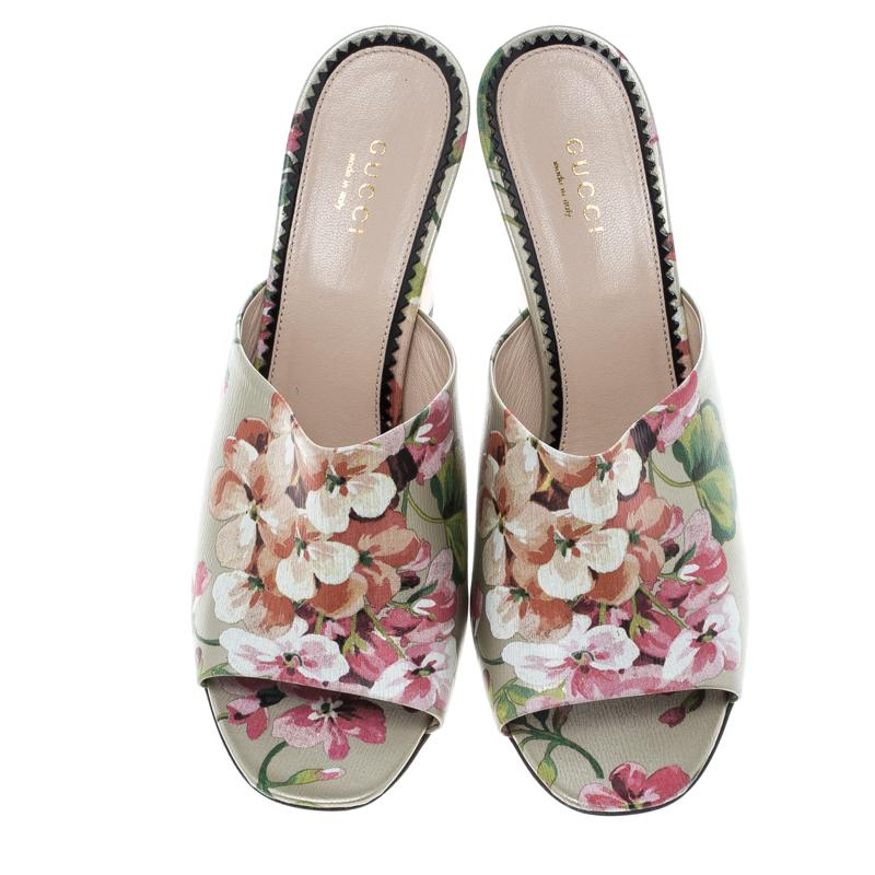 Don't you just wanna grab these mules and try them on? They're beautiful to look at and versatile in design as well. These Gucci mules are crafted from leather and beautified with prints of blooms and block heels. This fabulous pair will make you