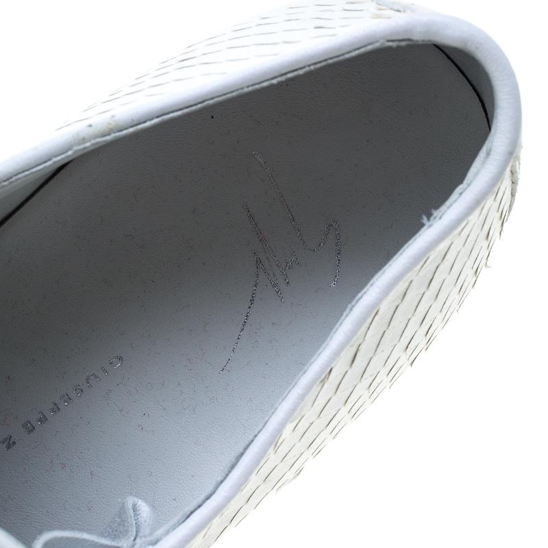Giuseppe Zanotti White Textured Leather Platform Slip On Sneakers Size 41 In New Condition In Dubai, Al Qouz 2