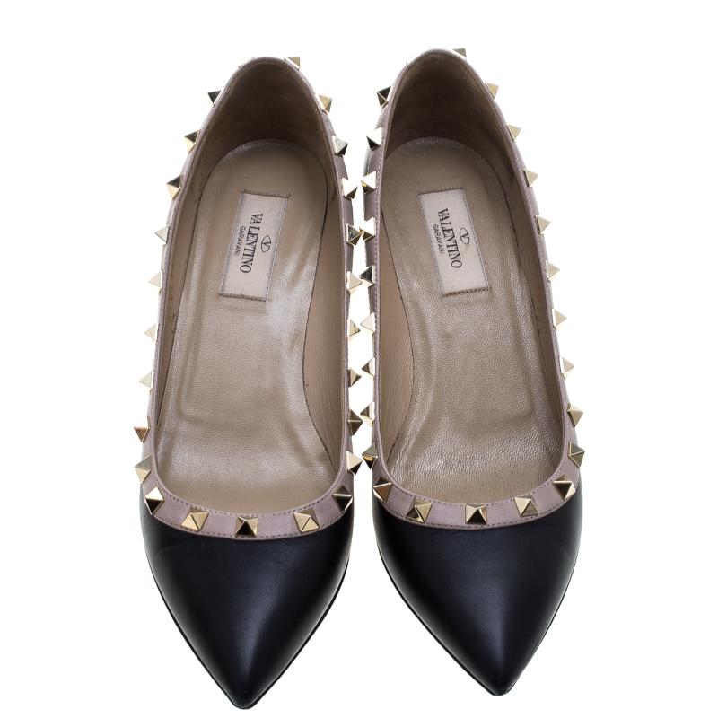 Add a touch of glamour to your look by slipping into this pair of ravishing black pumps. Made from leather, these add some edge to your look. Valentino is a popular shoe brand choice amongst millenials. Lined with leather, these pumps add plenty of