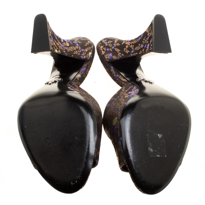 Prada Black Floral Silk Brocade Mule Sandals Size 39 In Good Condition In Dubai, Al Qouz 2