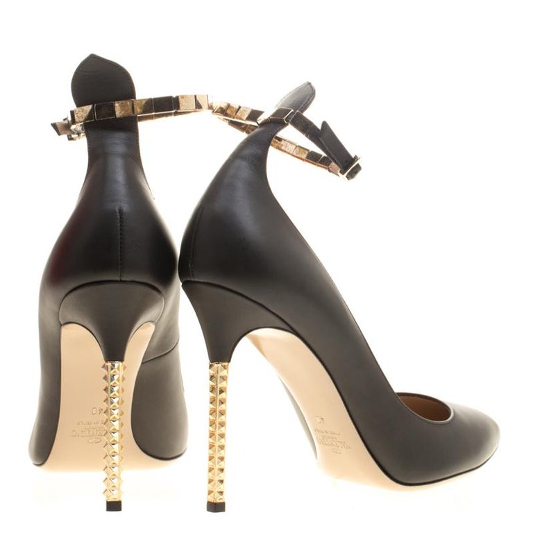 rockstud heels black