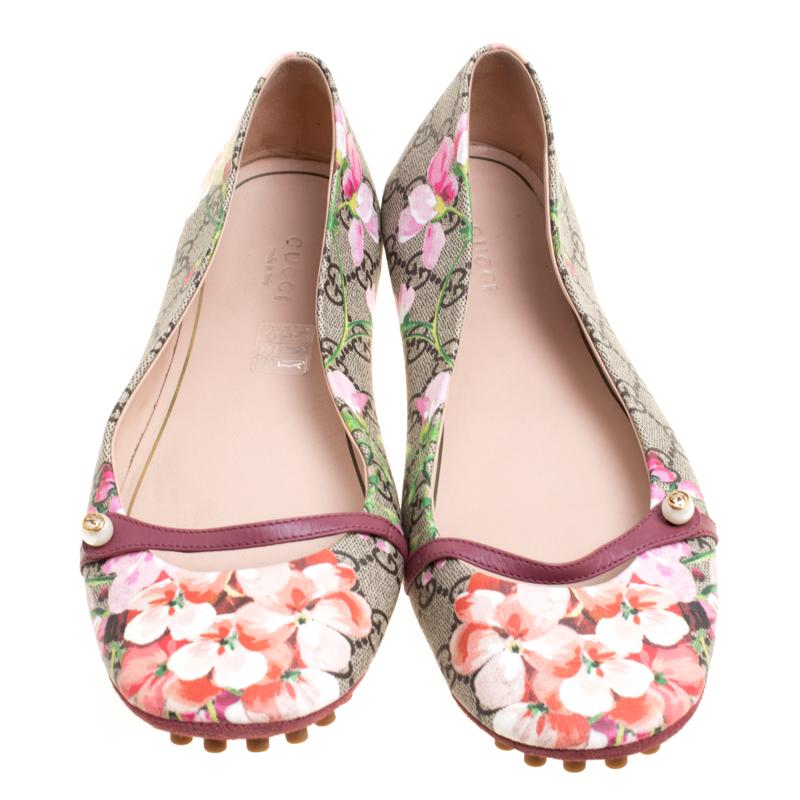 These ballet flats from Gucci are well-made and oh, so gorgeous! They've been crafted from GG Supreme canvas and designed with round toes, strap details with faux pearls and pretty bloom prints splayed all over.

Includes: Original Dustbag

