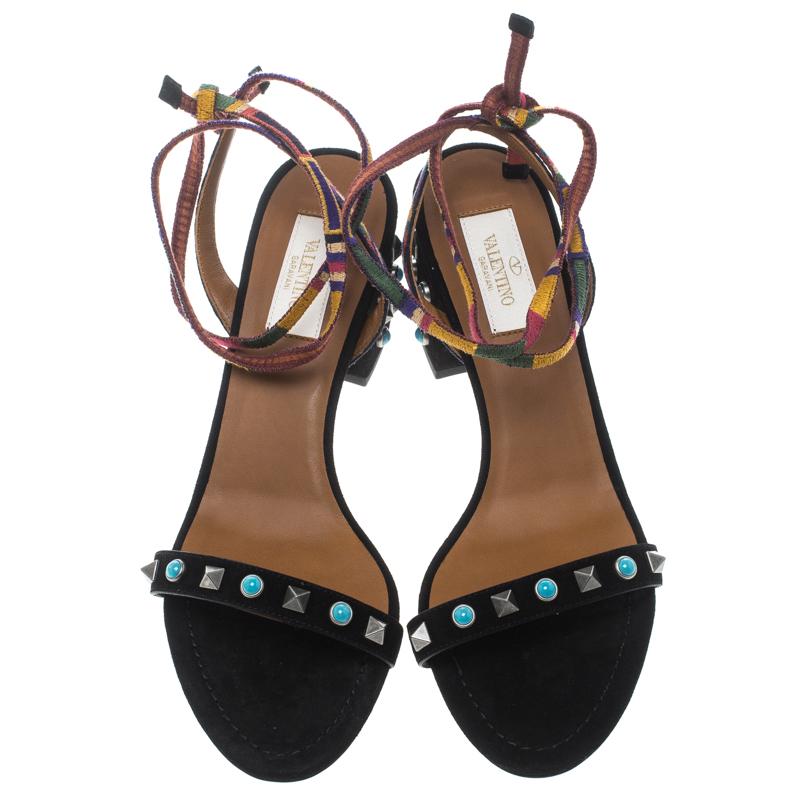 A perfect mix of elegant fashion and sensuous style, these Valentino sandals come crafted from black suede and detailed with their pyramid studs and cabochon beads on the frontal strap and low block heels. These visually stunning sandals come with