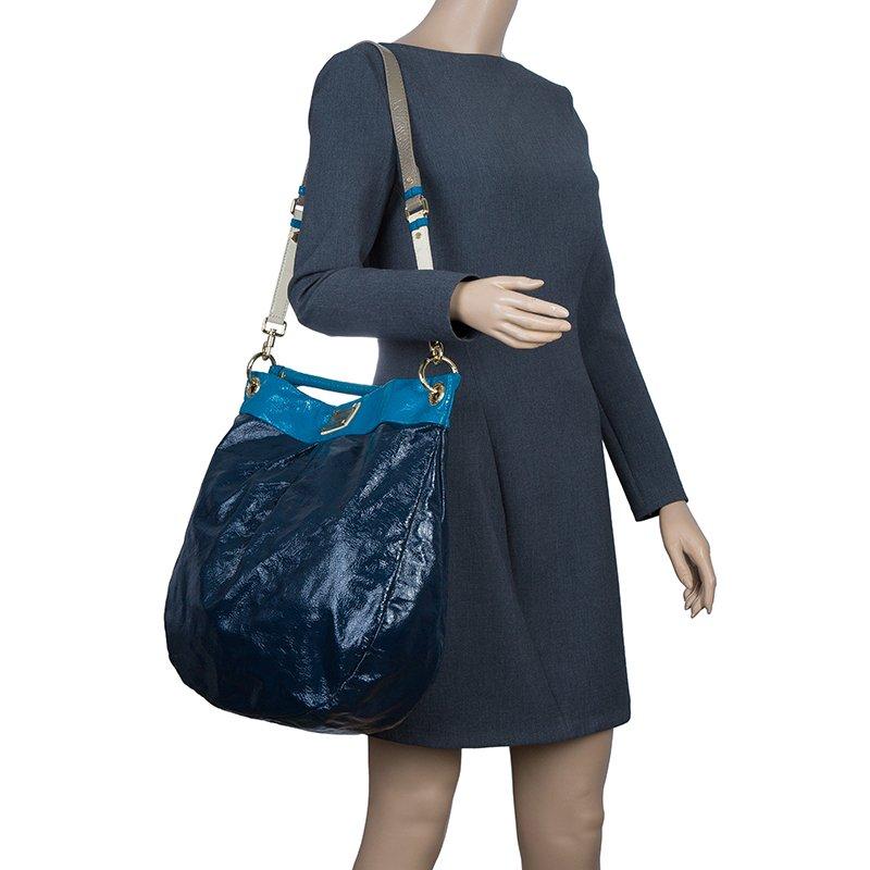 Marc by Marc Jacobs Navy Blue Bicolor Patent Leather Classic Q Hillier Hobo In Excellent Condition In Dubai, Al Qouz 2