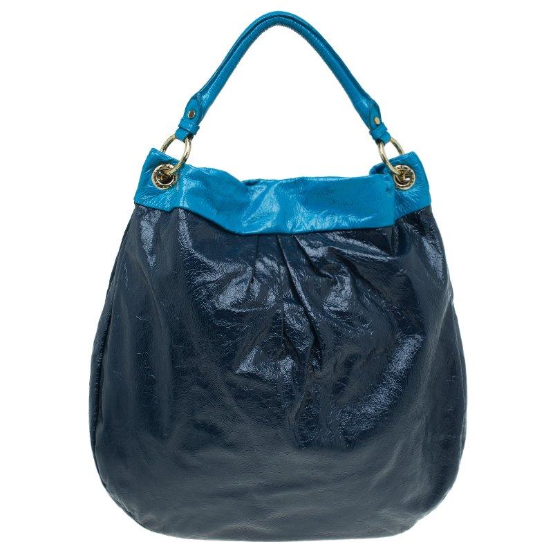 Carry all of your essentials without bothering for space in this soft, slouchy leather hobo from Marc by Marc Jacobs. This classic Q Hillier bag features a single rolled handle, and a removable and adjustable shoulder strap. Crafted in patent