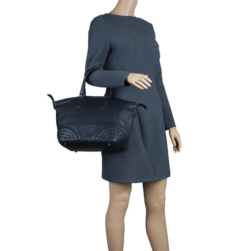 Bottega Veneta Black Nappa Intrecciato Leather Small Tote Bag In Good Condition In Dubai, Al Qouz 2
