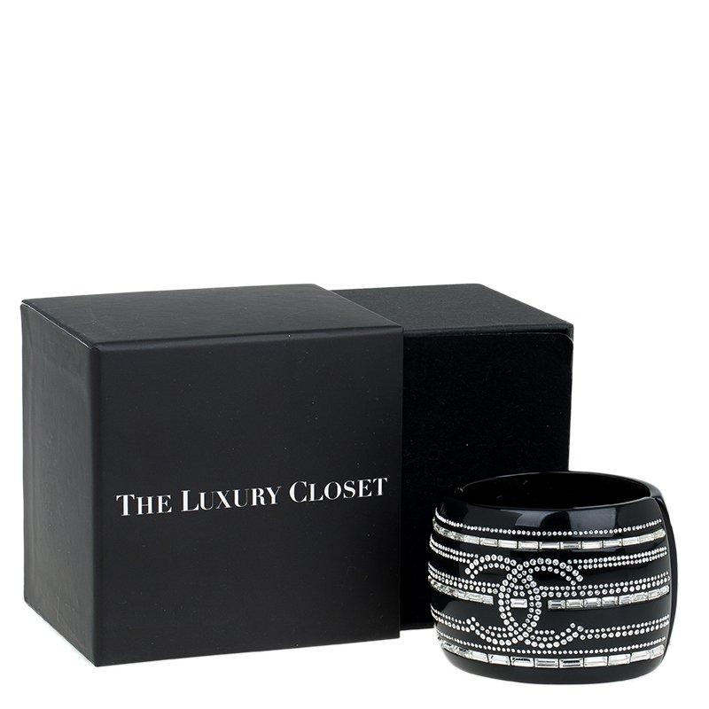 Chanel CC Crystals Black Resin Bangle Bracelet In Good Condition In Dubai, Al Qouz 2