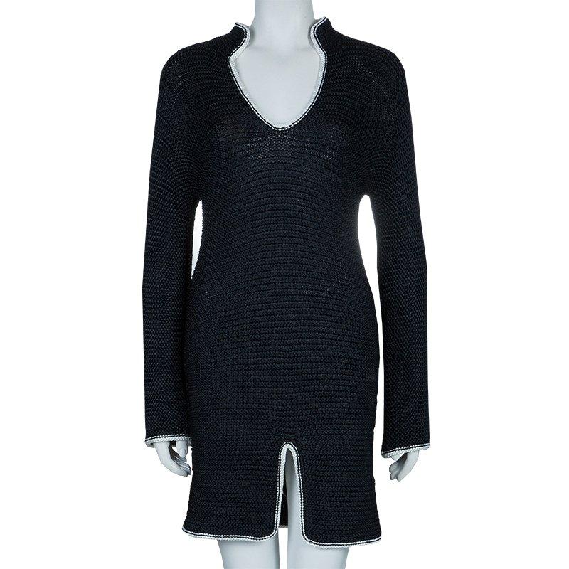 Chanel is all set to impress you with this chic and classic Chunky Loose dress to win you those boundless gazes. Knitted from nylon, it features a laudable V shaped neckline with stand collars. This dress is accentuated with well suited long sleeves