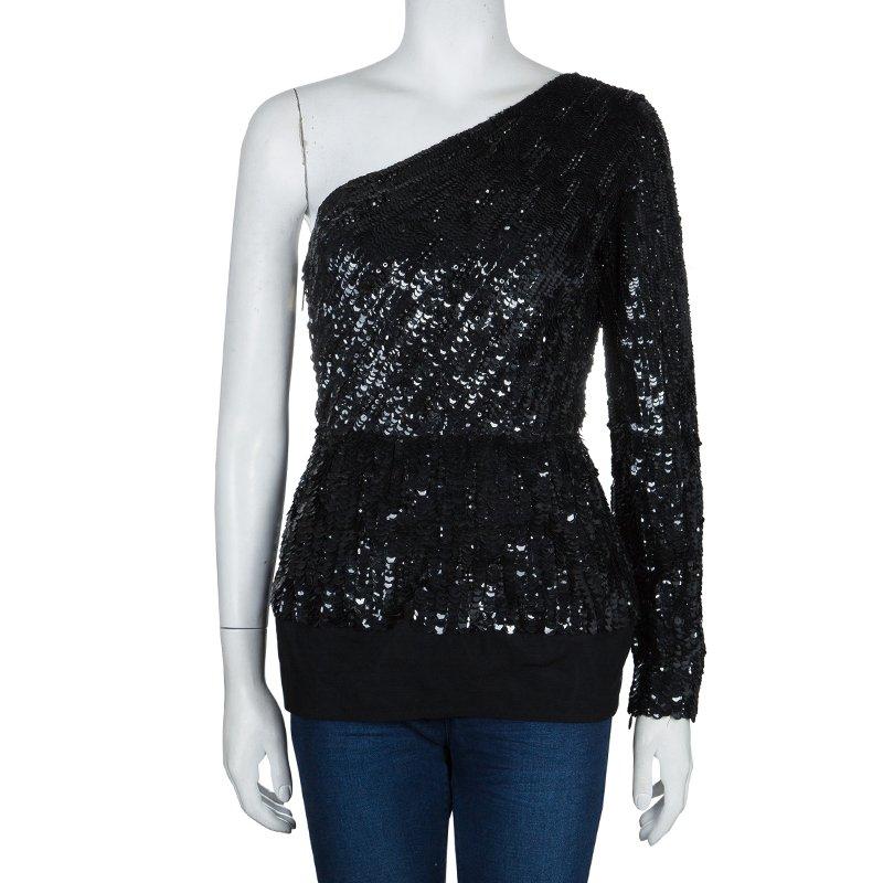 Party perfect and prepossessing, this top by Elie Saab is sure to leave the crowd gazing at you in awe. Crafted from a polyamide and silk blend, it features one shoulder long sleeve detail. This top is adorned with impressive beads and sequin