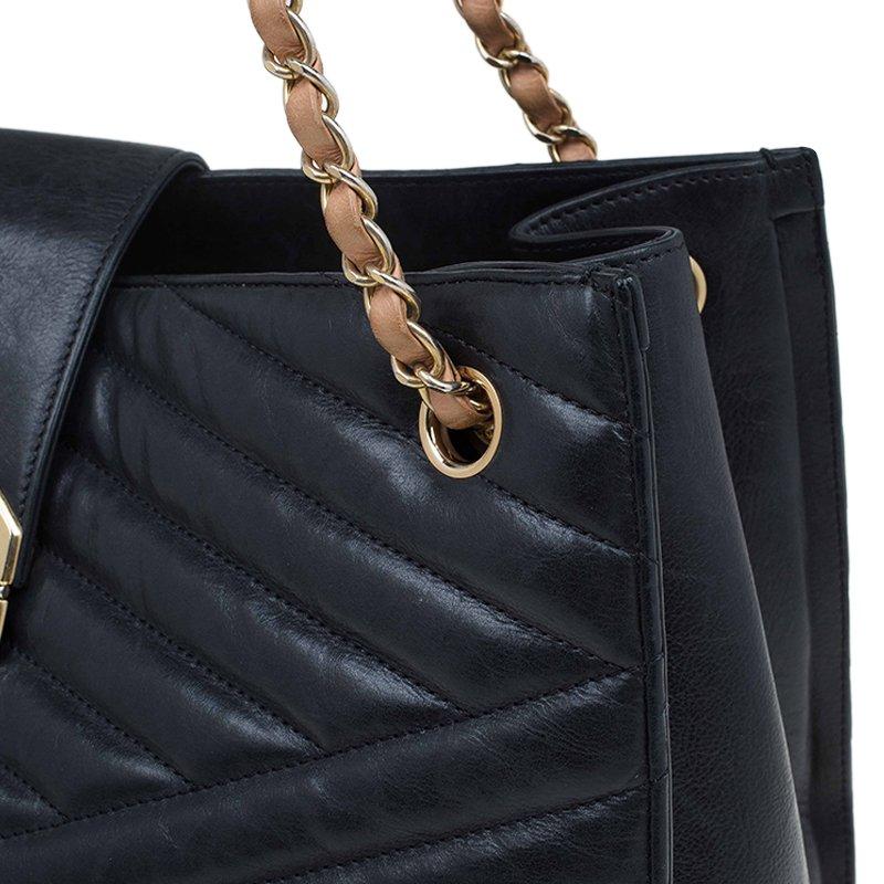 Chanel Black Chevron Quilted Leather Gabrielle Chain Shopping Tote In Good Condition In Dubai, Al Qouz 2