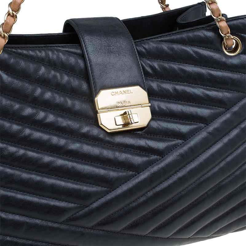 Women's Chanel Black Chevron Quilted Leather Gabrielle Chain Shopping Tote