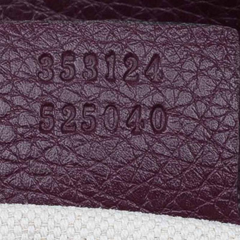 Gucci Burgundy Pebbled Leather Medium Bamboo Boston Bag In Good Condition In Dubai, Al Qouz 2