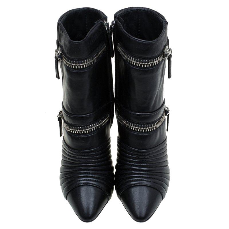 These Olinda ankle boots from Giuseppe Zanotti are a study of contemporary Italian craftsmanship. . Made from black quilted leather, this pointed-toe pair is designed with two zipper closures and quilted pattern on the heel counters. They are