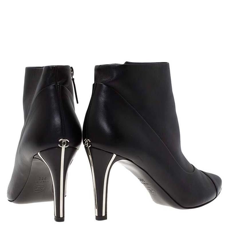 Chanel Black Leather Cap Toe Ankle Boots Size 38 In Good Condition In Dubai, Al Qouz 2
