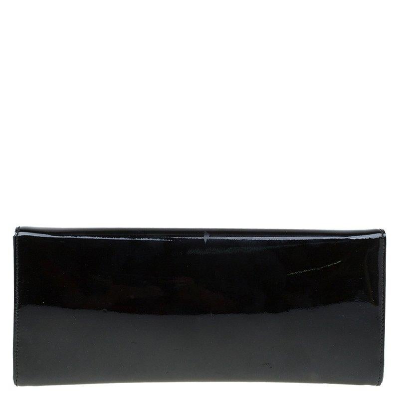 Dress to impress with this stylish clutch from Gucci. Crafted from patent leather the clutch comes with a tempered glass front and 4 studs on each corner. It opens to a leather lined interior and can easily fit inside your tote.

Includes: Original