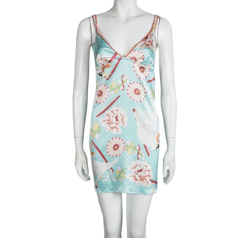 Ideal for relaxing at nights or simply lounging around at home on a Saturday night, this Dior baby doll dress is just the right wear as is both comfortable and stylish. Beautifully cut from a multicolour floral printed silk, this dress comes with a