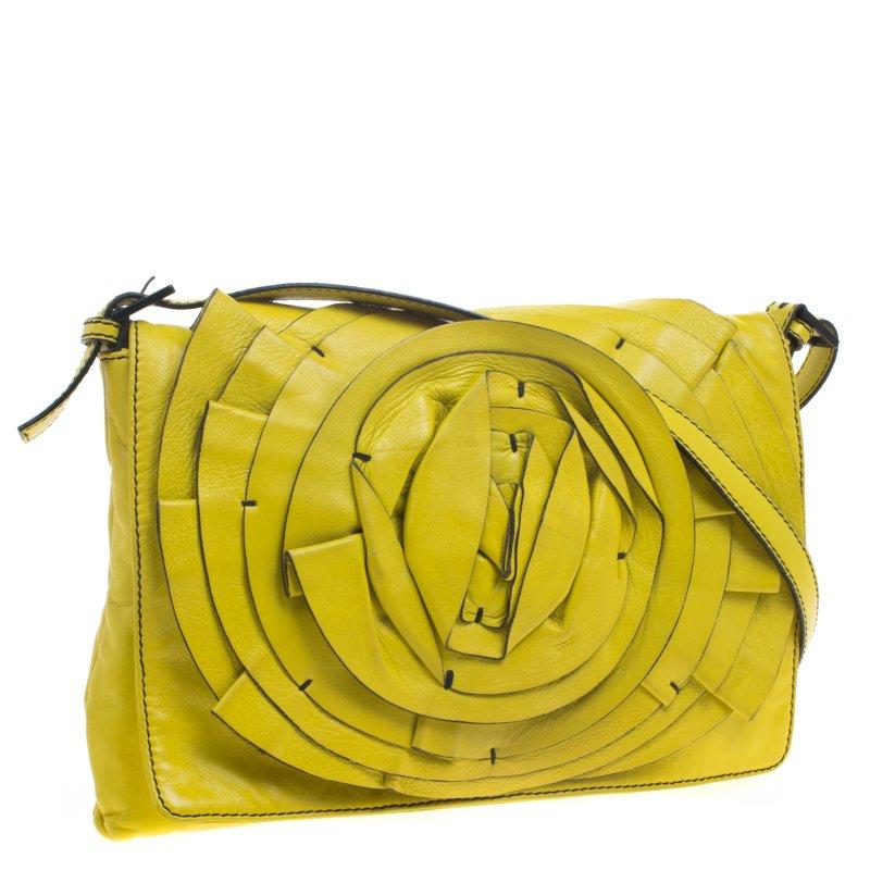 Valentino Fluorescent Yellow Leather Petale Shoulder Bag In Good Condition In Dubai, Al Qouz 2