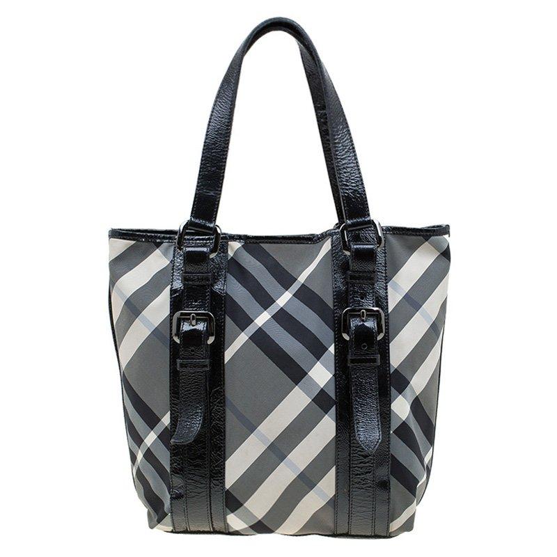 This Lowry tote features the instantly recognisable Beat Check design from Burberry. Accented by glossy black patent leather detailing, it has a roomy main compartment, giving you an easy way of carrying your must-haves on the go. Sling it on your