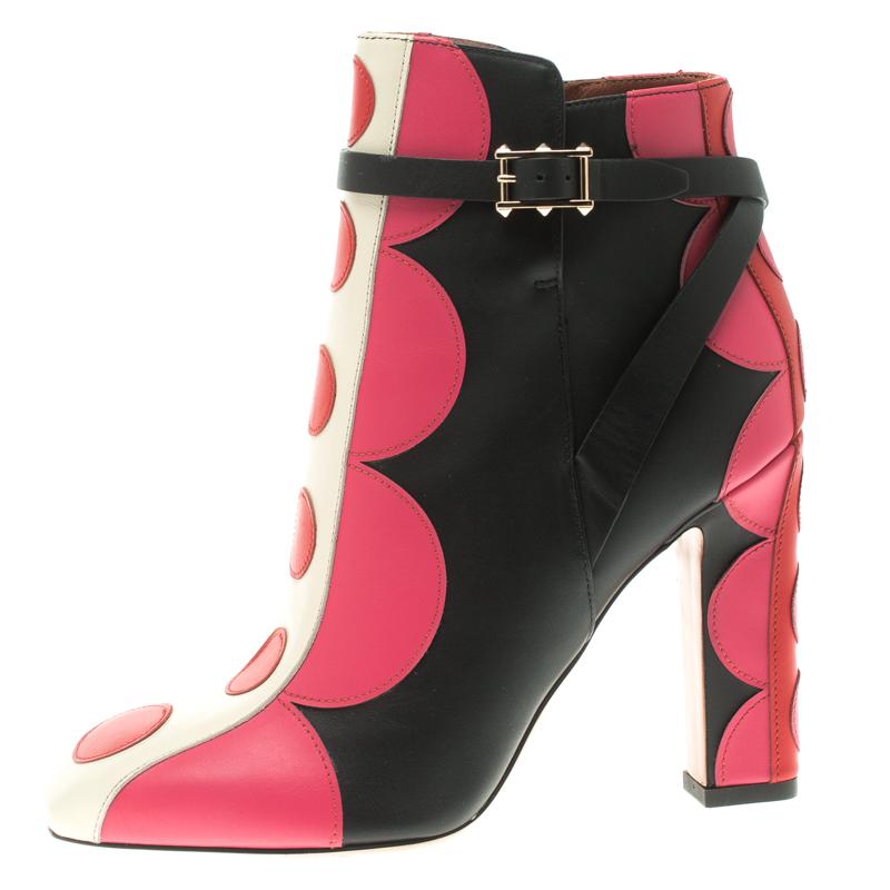 Take your shoe game a notch higher with these vibrant ankle boots from Valentino. Crafted from leather, they carry a playful polka dot exterior and a leather-lined interior with the brand's label. The pair is balanced by block heels and completed