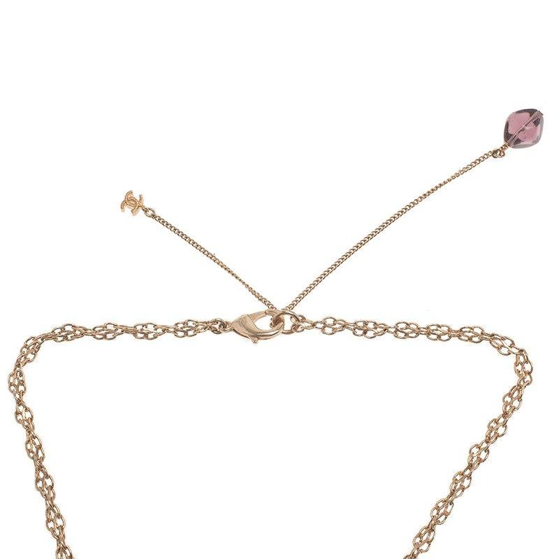 Bring home the elegance with this necklace from the Starburst collection by Chanel. Made from gold-tone metal, this necklace features crystals, faceted stones and faux pearl embellishments, all complementing each other in this beautifully designed