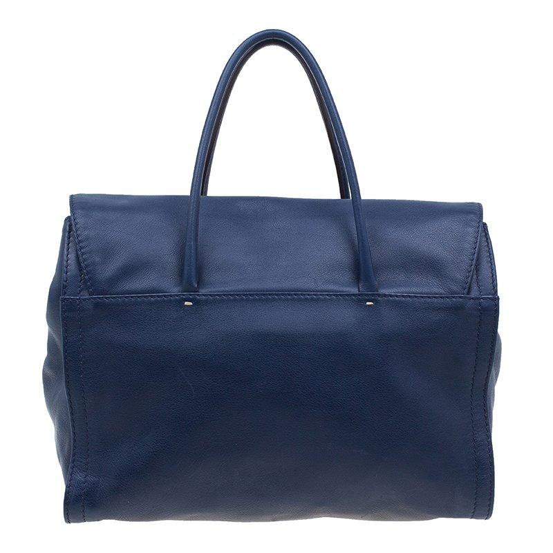 Chic and practical, this Carolina Herrera tote will add a touch of elegance to your wardrobe. With an exterior crafted from fine blue leather and the CH logo embossed at the front, it features double shoulder straps and a top flap front. The large