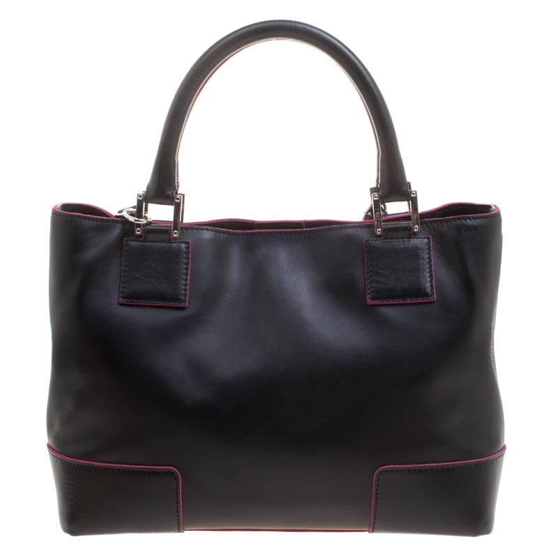 Handbags can transform any outfit, just like this classy Convertible tote from Loewe. Crafted from leather, it features dual handles, a detachable shoulder strap, a leather tag, a lock detail and protective metal feet at the bottom. The buttoned