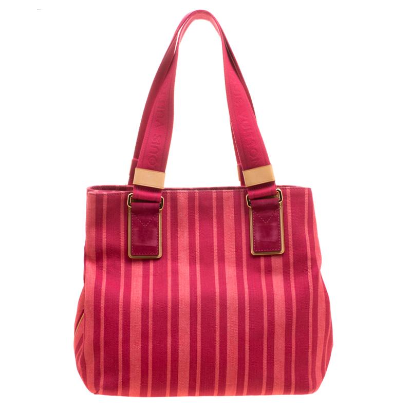 Part of the Louis Vuitton Spring/Summer 2014 collection, this rouge grenadine Articles De Voyage bag is crafted from fabric and styled with leather trims. The bag features dual handles, gold tone hardware and a spacious interior that will hold all