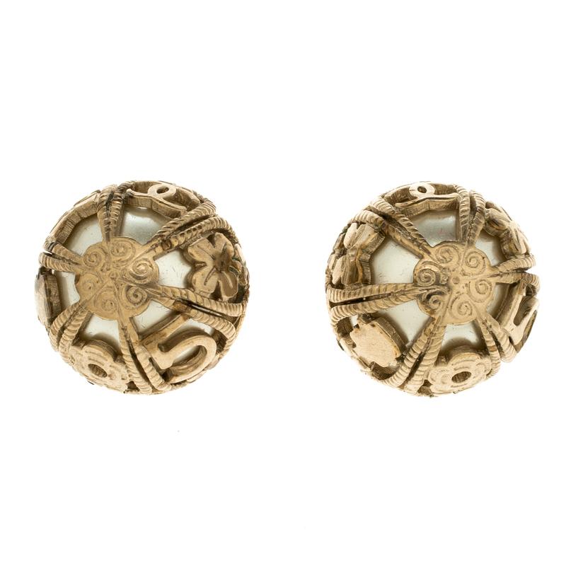Chanel Faux Pearl Gold Tone Dome Stud Earrings In Good Condition In Dubai, Al Qouz 2