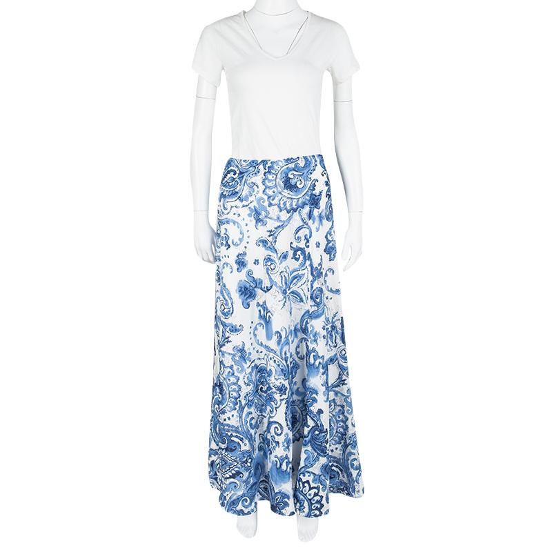 Ralph Lauren’s Bria maxi skirt is perfect for lounging at the beach. Cut from 100% silk, this pristine white skirt has a beautiful paisley print and pairs well with your white blouses and t-shirts. The maxi has a fitted waistline and has a flared