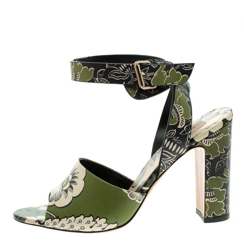 Valentino Green Printed Leather Ankle Strap Sandals Size 38.5 In New Condition In Dubai, Al Qouz 2