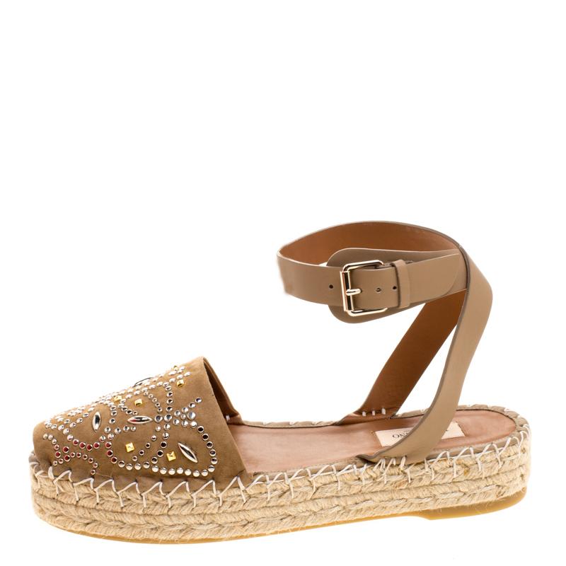 Step out in style with these trendy espadrilles from Valentino. Featuring a pretty embellished exterior, this round-toe pair is completed with braided jute details on the midsole and leather ankle straps.



Includes: Original Box, Original