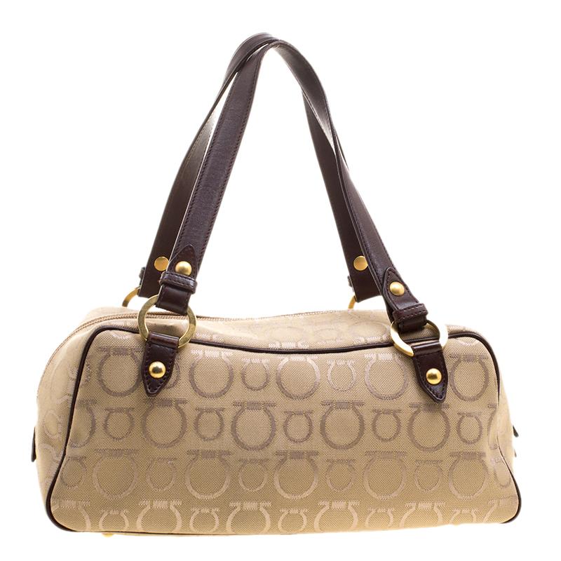 This feminine and elegant Salvatore Ferragamo Signature Satchel is a perfect brunch and work wear bag for the ladies. Crafted in gancio printed beige canvas, this bag features brown leather accents and top handles along with gold tone hardware
