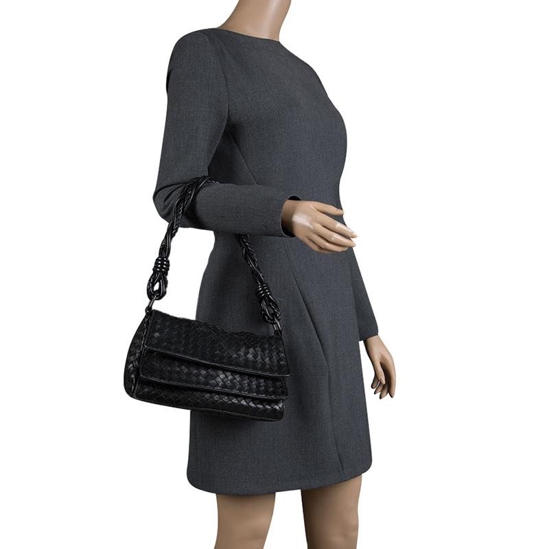 Bottega Veneta Black Intrecciato Leather Braided Handle Flap Shoulder Bag In Good Condition In Dubai, Al Qouz 2