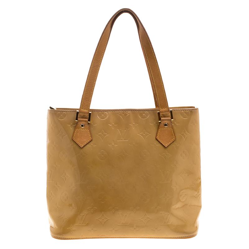 The Vernis range of handbags by Louis Vuitton is famous and sought after by women worldwide. So, this Houston tote is a creation you should be proud to own. It has been crafted from Vernis in their signature monogram and styled with a zipper that
