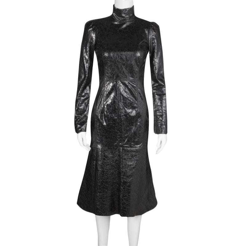 Look effortlessly chic and glamorous wearing this extremely sleek Gucci long sleeve dress. Crafted in black crackled patent leather, this dress is sure to stand out and create a flattering silhouette with its body hugging design and high neck along