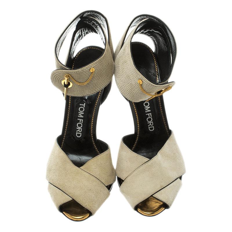 These stunning Tom Ford peep toe sandals are a perfect pair to wear for both day and night time occasions. Constructed in beige suede cross straps at the front, these shoes feature beige ribbed canvas thick ankle wrap and back panel which is further