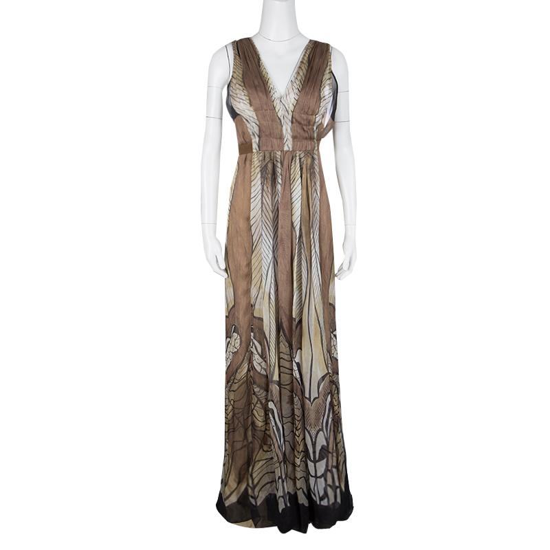 Beautifully designed in the most luxurious crepe silk and in different hues of brown and beige, this Alberta Ferretti maxi dress is perfect or both day and night special occasions. Featuring a V neckline with pleated bodice, it goes back into a