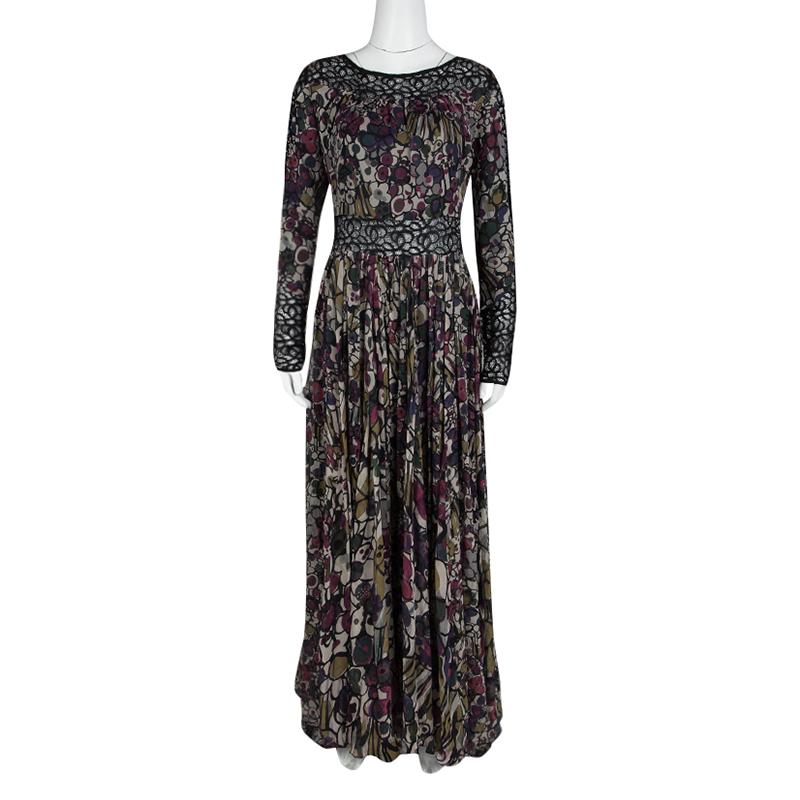 This trendy dress from the house of Elie Saab features a pleasing design making it a must-have piece in your closet. The dress has a zip closure, and it makes for a stunning look when paired with a pair of heels. Made from an exceptional refined
