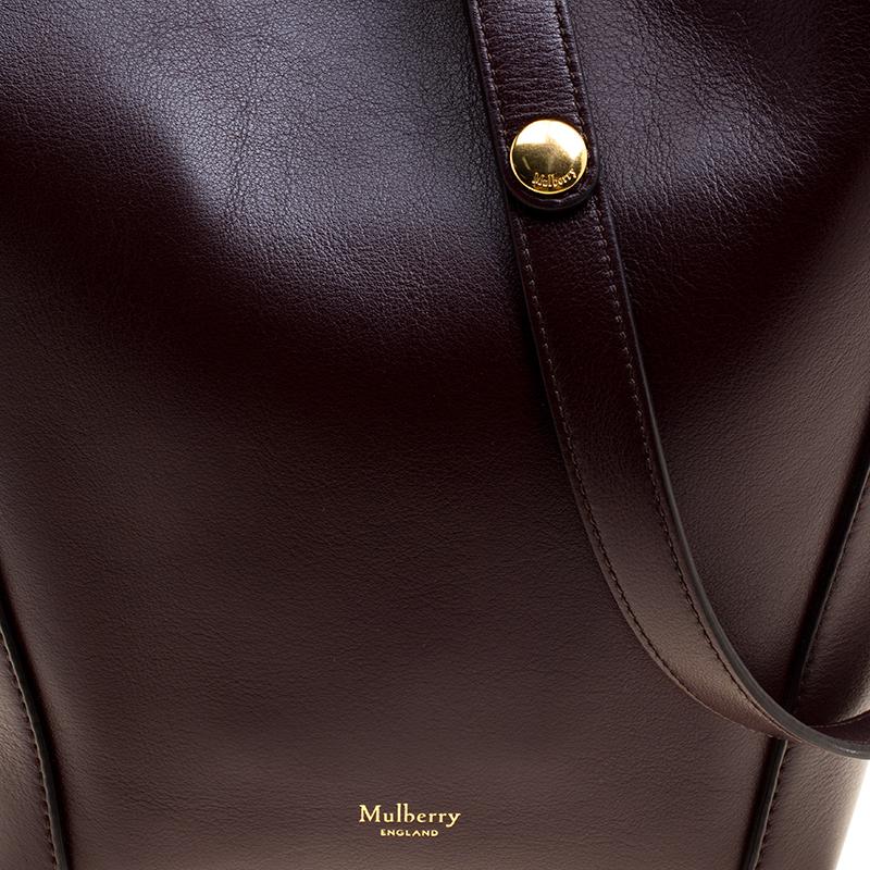 Mulberry Dark Burgundy Leather Camden Bucket Bag In Excellent Condition In Dubai, Al Qouz 2