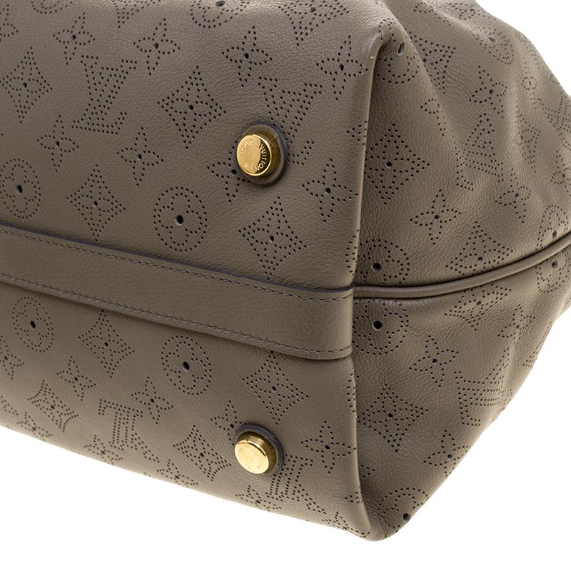 Louis Vuitton Taupe Monogram Mahina Leather Cirrus PM Bag In Excellent Condition In Dubai, Al Qouz 2