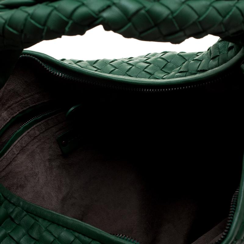 Bottega Veneta Green Intrecciato Leather Hobo In Excellent Condition In Dubai, Al Qouz 2