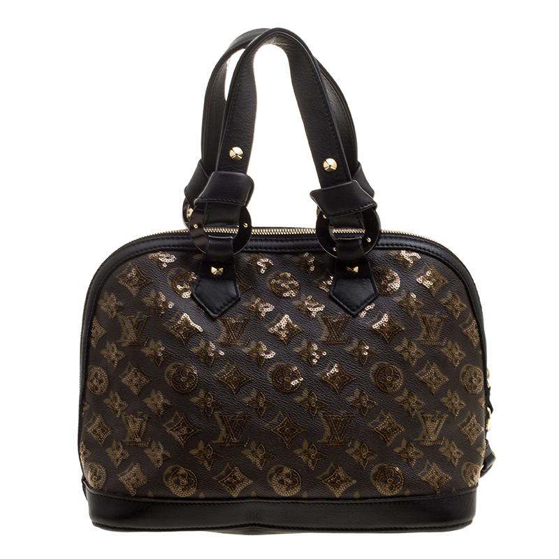 Out of all the irresistible handbags from Louis Vuitton, the Alma is the most structured one. First introduced in 1934 by Gaston-Louis Vuitton, the Alma is a classic that has received love from icons like Jackie O and Audrey Hepburn. This glitzy