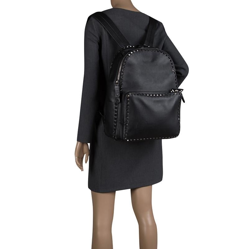 Valentino Black Leather Rockstud Backpack In Good Condition In Dubai, Al Qouz 2