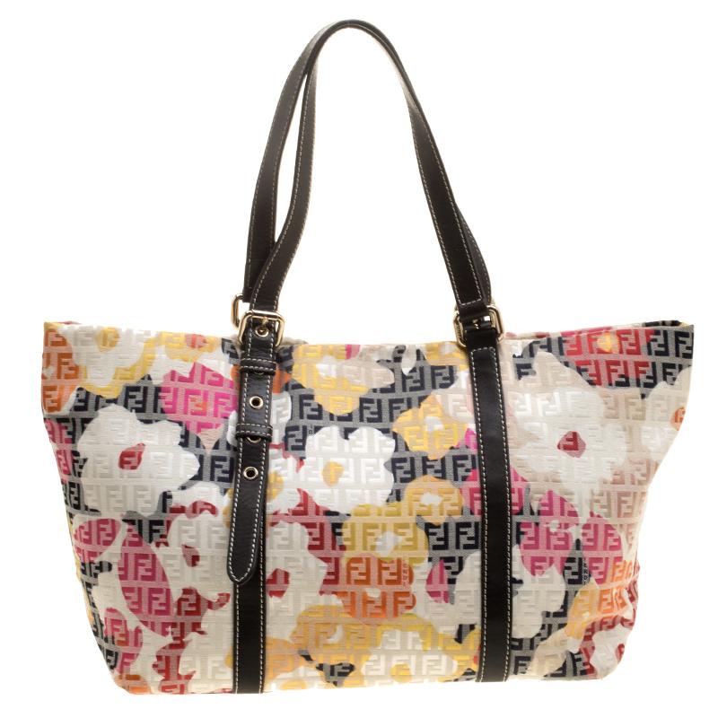 This Superstar shopping tote from Fendi is an absolute delight. Crafted from signature multicolor Zucchino coated canvas, the bag features a Fendi charm in gold-tone hardware and dual flat handles. The zip top closure opens to a canvas lined