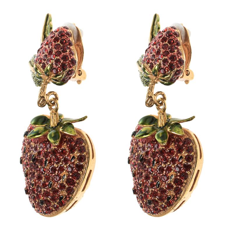 Dolce and Gabbana bring you a fun and quirky twist to your regular casual look with these Big Strawberry Crystal Gold Tone Clip-on Drop Earrings. Crafted meticulously with crystal enamel on a gold-tone metal base, these adorable pieces of jewellery