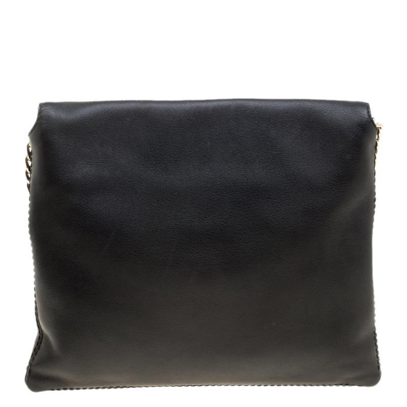 This Envelope shoulder bag from Carolina Herrera has been crafted from leather and lined with fabric on the insides. It has the famous CH on the flap and a shoulder chain for you to easily parade it. This bag is not only high in style but also in